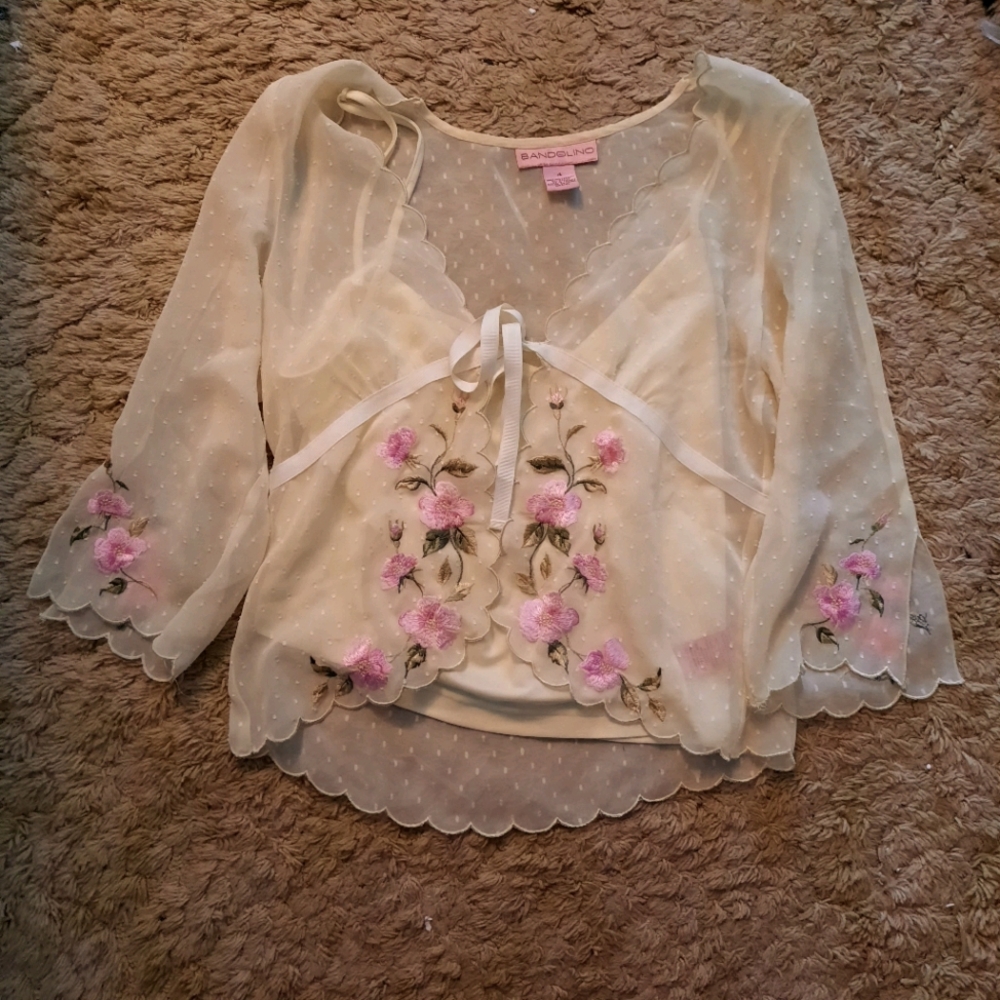 Bandolino yellow lacy pajama top with cover